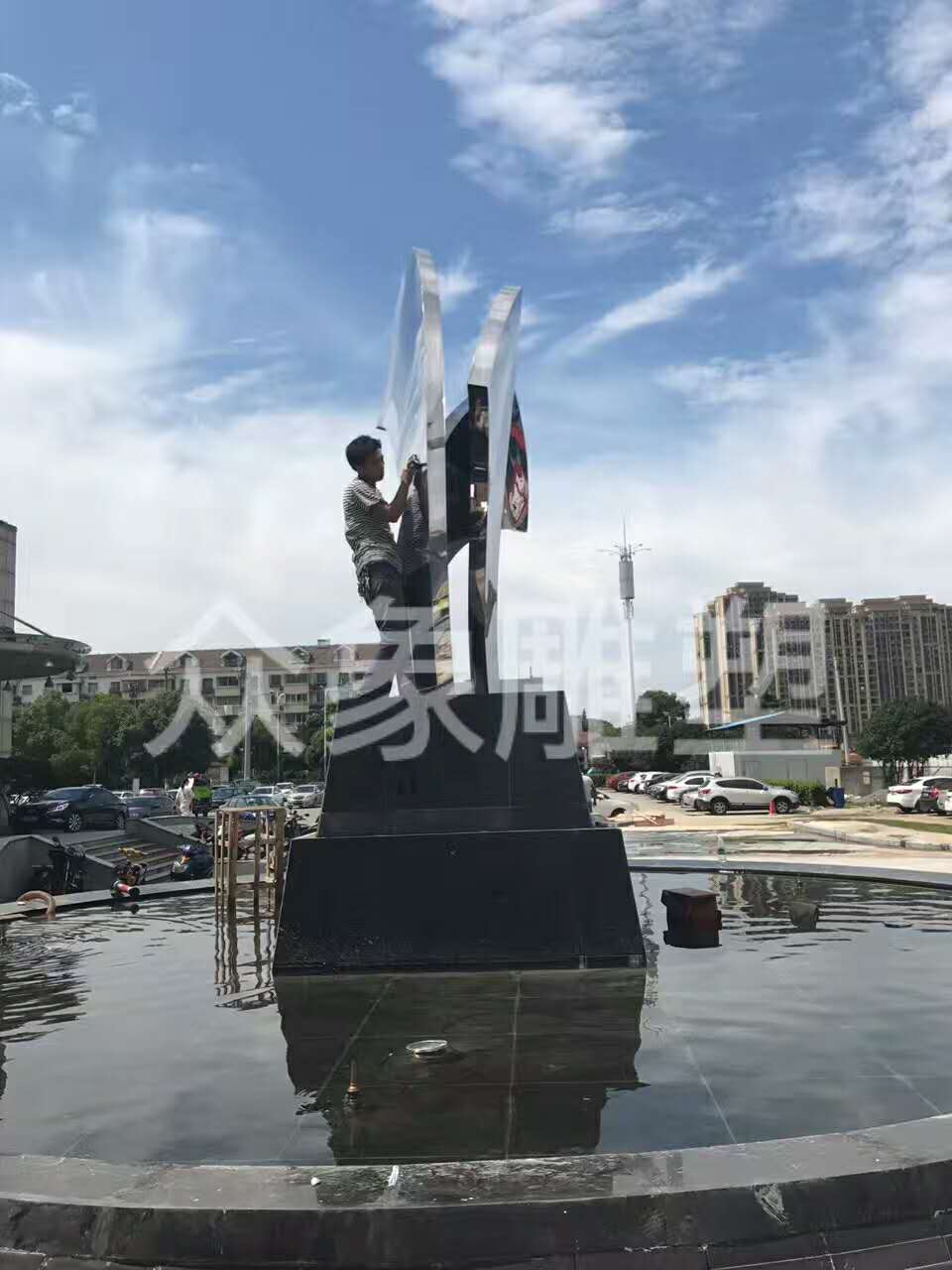 永平苏州医院不锈钢镜面雕塑