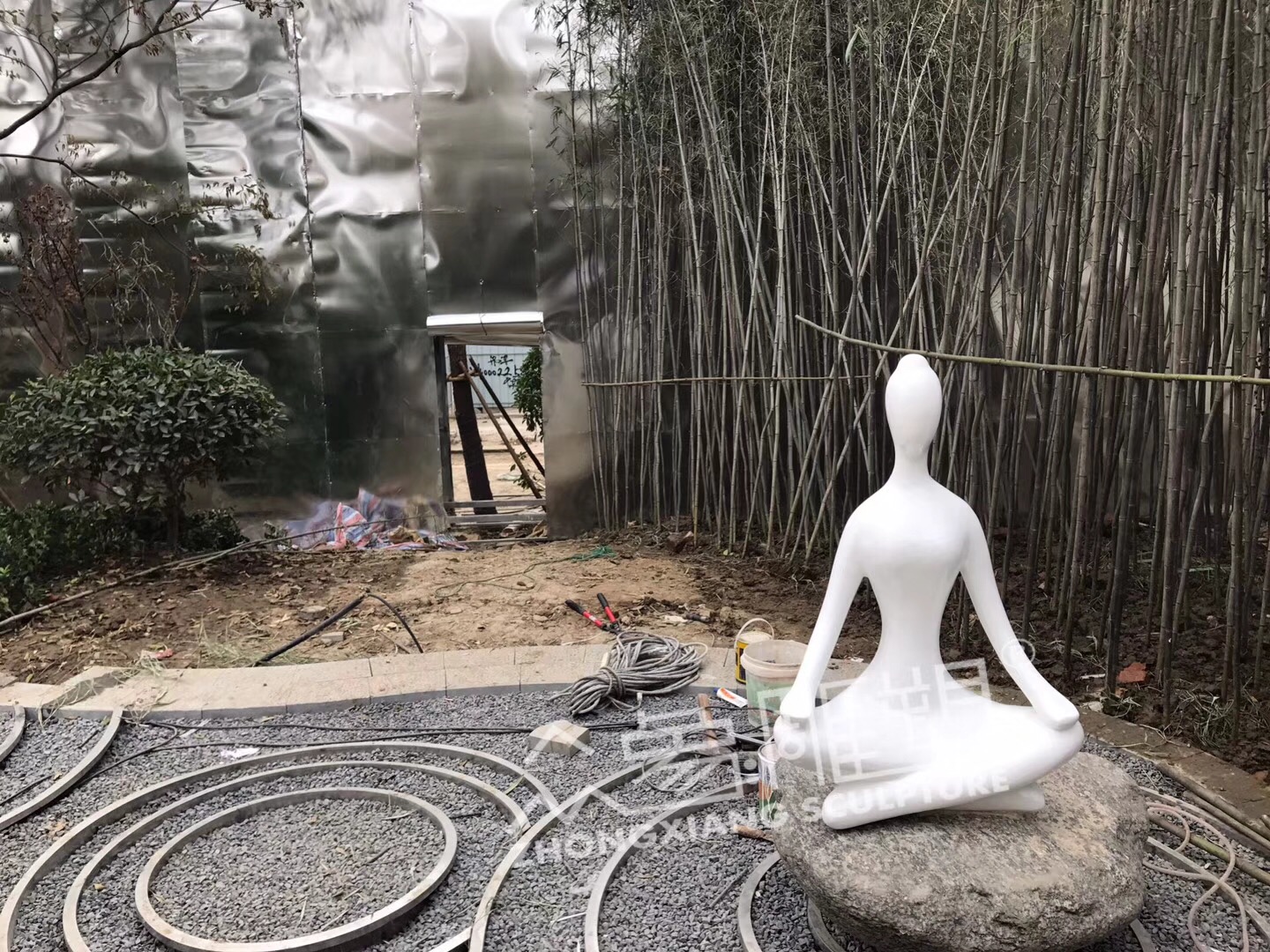 众象雕塑.jpg 众象雕塑.jpg