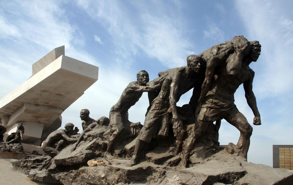 唐山地震纪念雕塑
