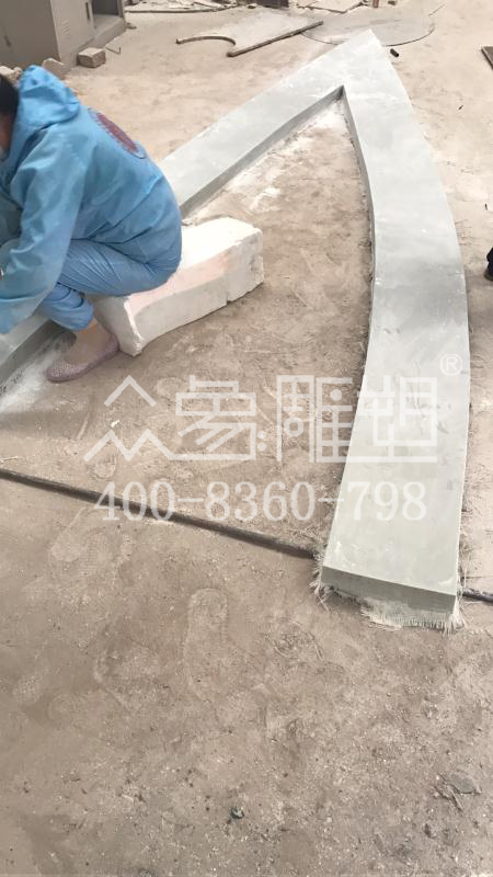 永平无锡交叉口红色坐凳雕塑