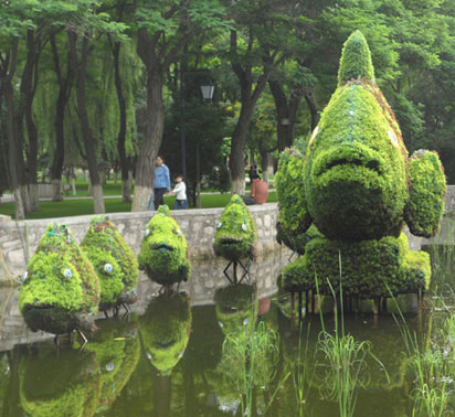 永平绿色雕塑群鱼