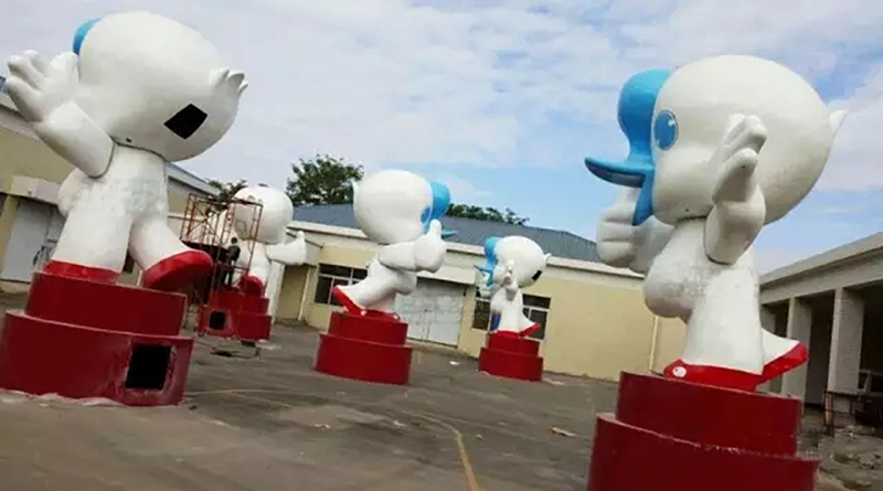 汕头澄海玩具基地定制大型吉祥物玻璃钢卡通雕塑