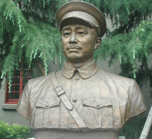 永平铸铜雕塑-人物半身像