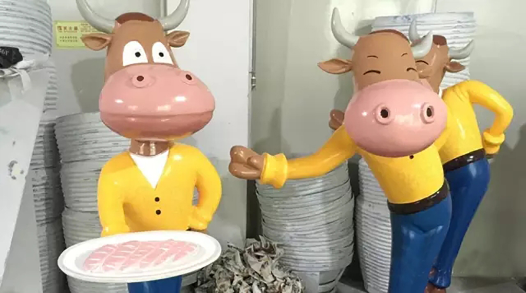 永平秦皇岛送餐卡通牛玻璃钢雕塑