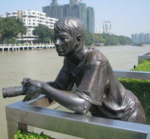 永平铸铜摄影者雕塑