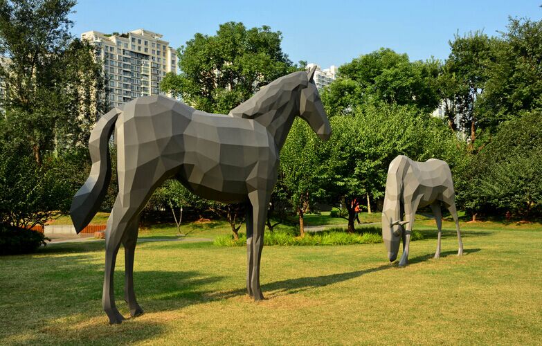 永平不锈钢马雕塑