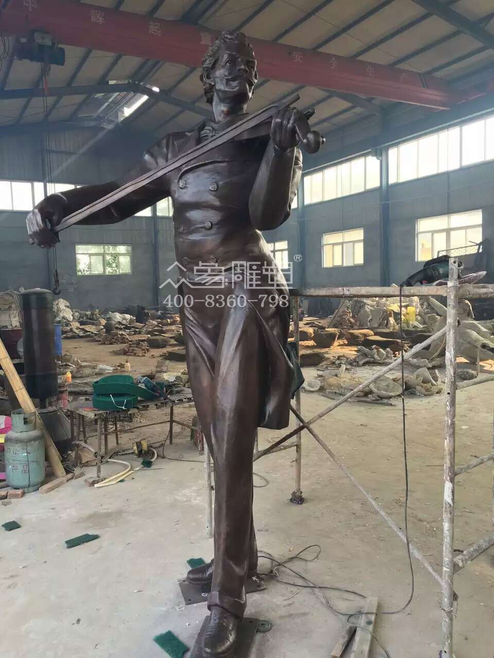 永平小提琴家玻璃钢仿铜雕塑