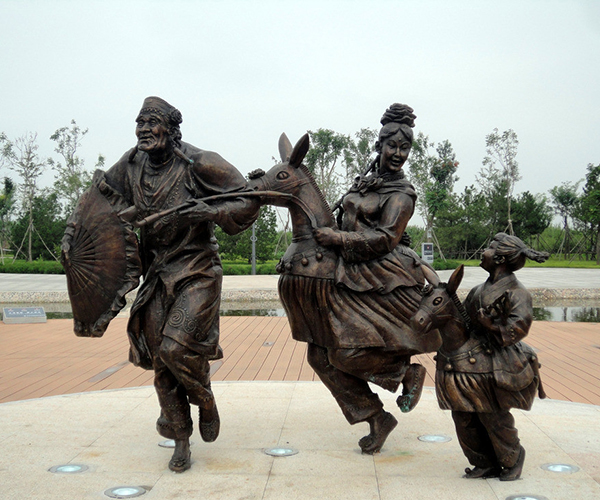 永平​铸铜雕塑其乐融融