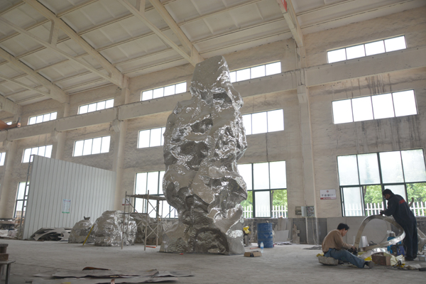 柳州众象雕塑大型不锈钢假山雕塑发货