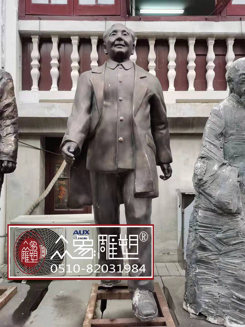 玻璃钢仿铜 人物雕塑1-1.jpg