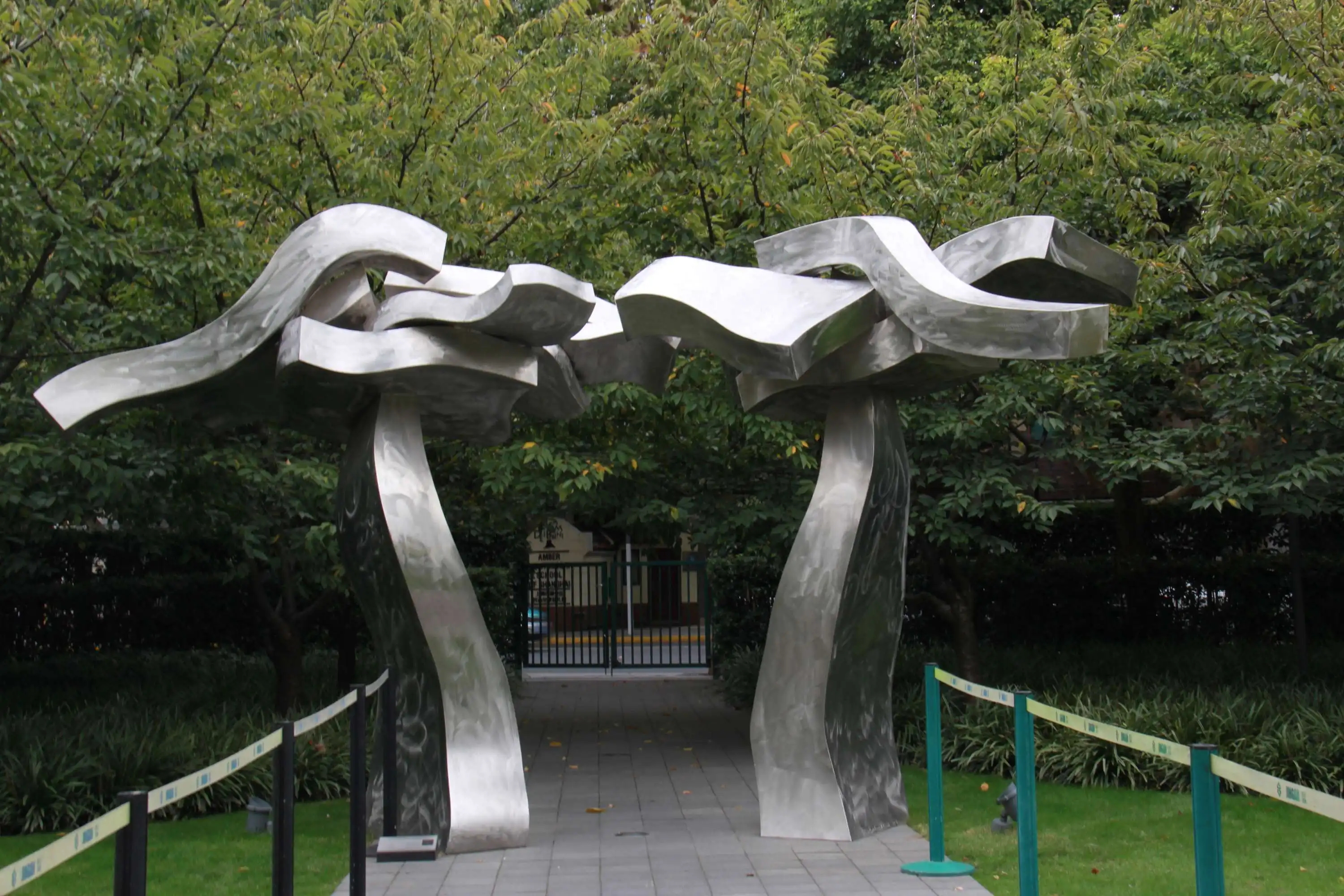 房山众象雕塑 · 玻璃钢雕塑的优缺点