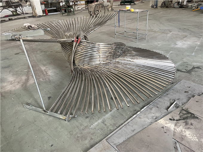 柳州江苏玻璃钢雕塑的制作成本大概是多少？