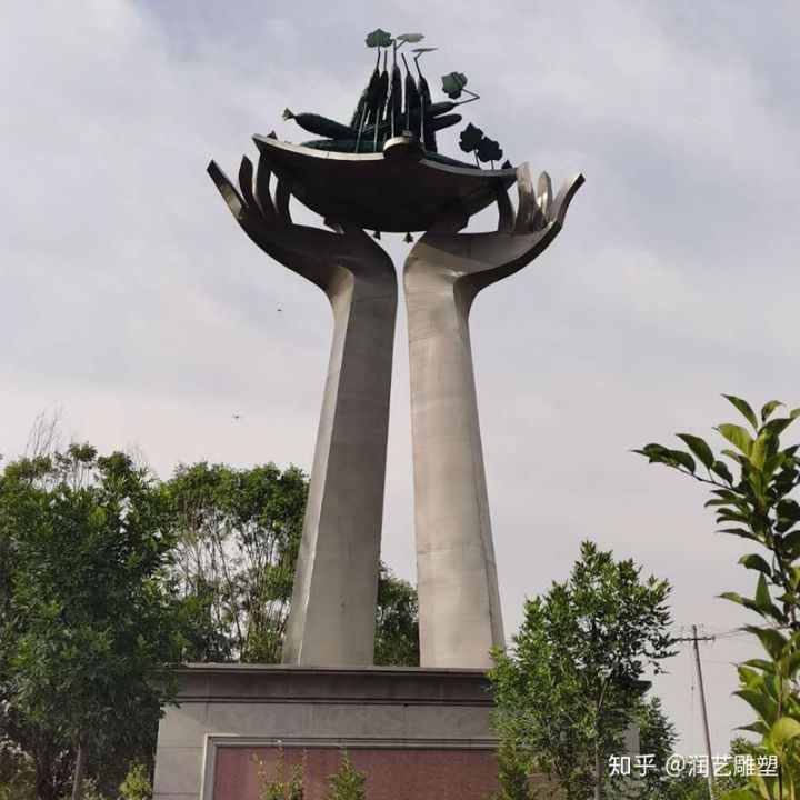 永平雕塑艺术工程中如何考虑材料耐久性?