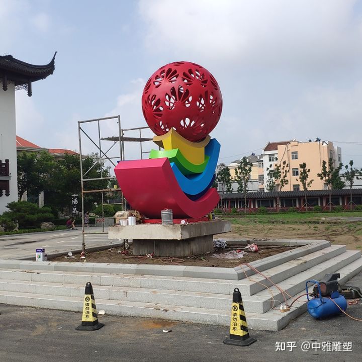 永平潮湿环境对玻璃钢雕塑有什么影响?